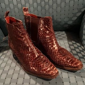 Women’s Italian brown genuine snakeskin boots size 9.